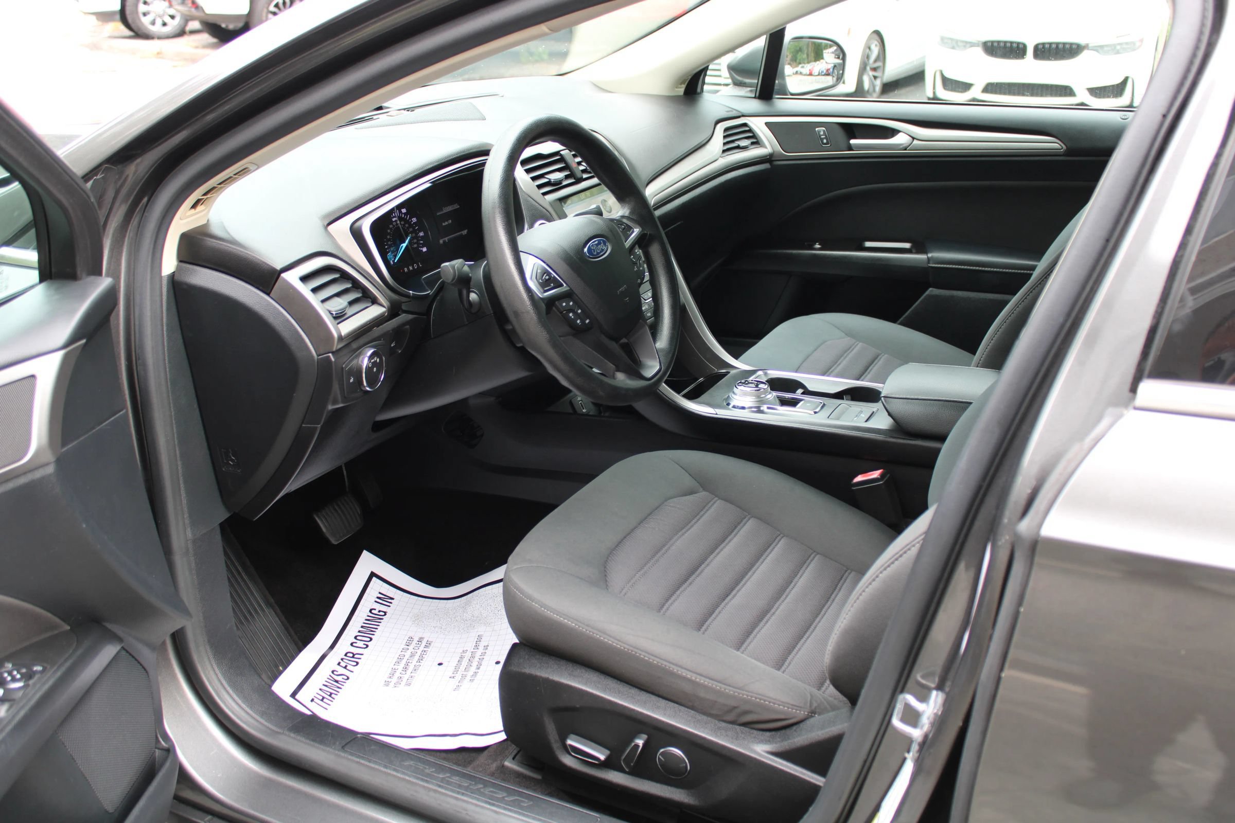 Used 2017 Ford Fusion SE w/ Fusion SE Technology Package FWD image 18