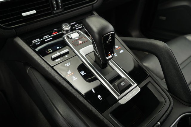 Used 2023 Porsche Cayenne Platinum Edition image 45