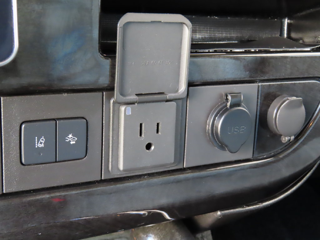 Used 2024 GMC Savana 2500 Extended w/ Driver Convenience Package RWD image 10