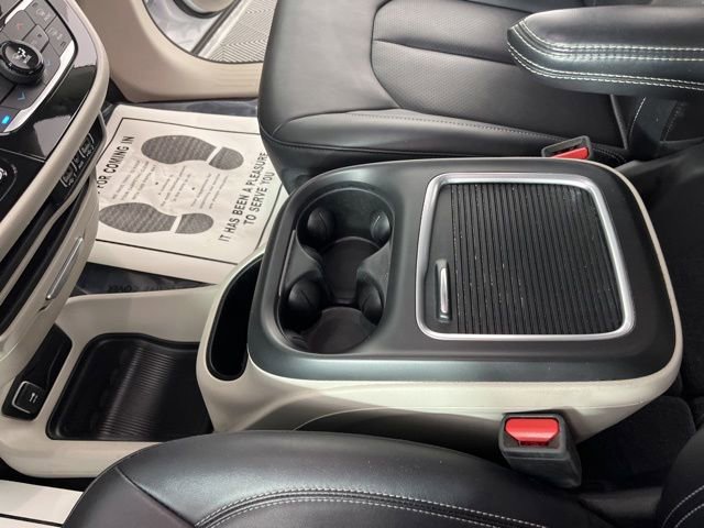 Used 2024 Chrysler Pacifica Touring-L FWD image 29
