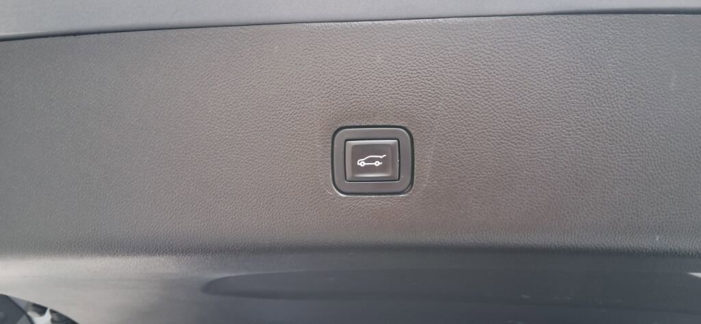 Used 2018 Chevrolet Traverse LT AWD/4WD image 17