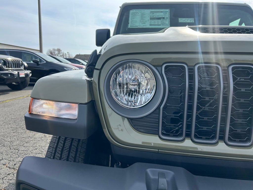 New 2026 Jeep Gladiator Sport AWD/4WD image 26