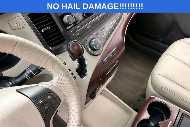 Used 2012 Toyota Sienna XLE w/ Entertainment Pkg FWD image 16