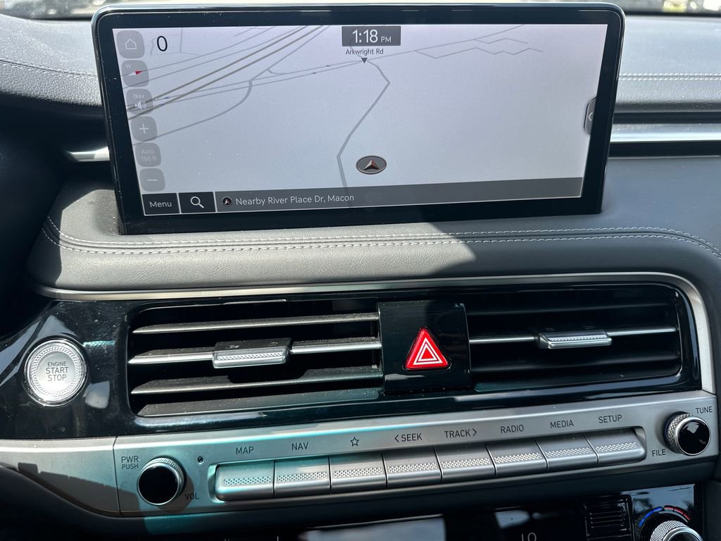 Used 2025 Genesis G70 2.5T image 28