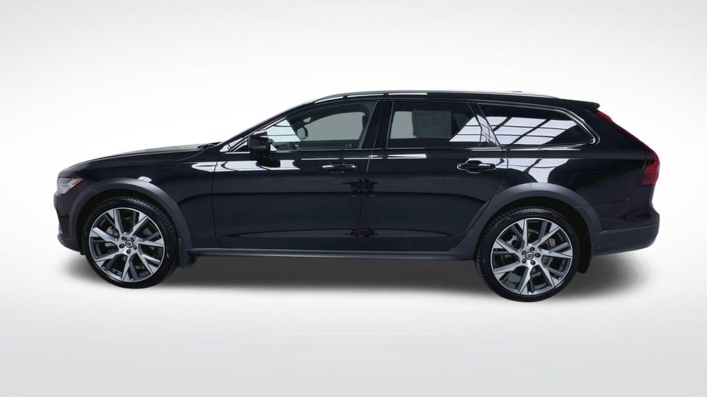 Used 2025 Volvo V90 B6 Cross Country Ultra w/ Climate Package AWD/4WD image 5