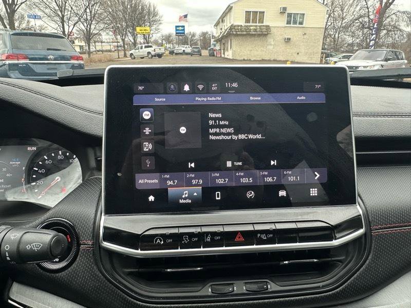 Used 2025 Jeep Compass Trailhawk AWD/4WD image 12