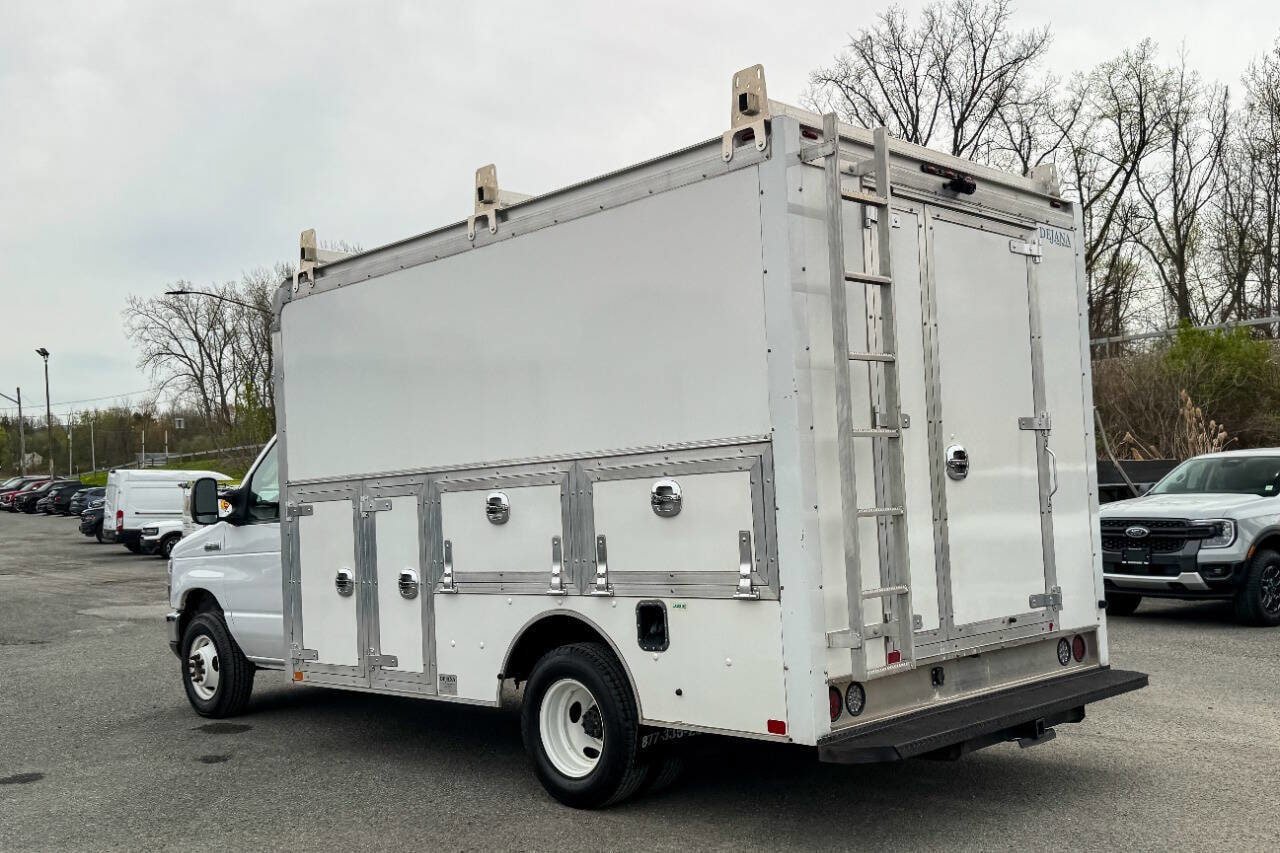 Used 2022 Ford E-350 and Econoline 350 Super Duty w/ Power Windows & Locks Group RWD image 5