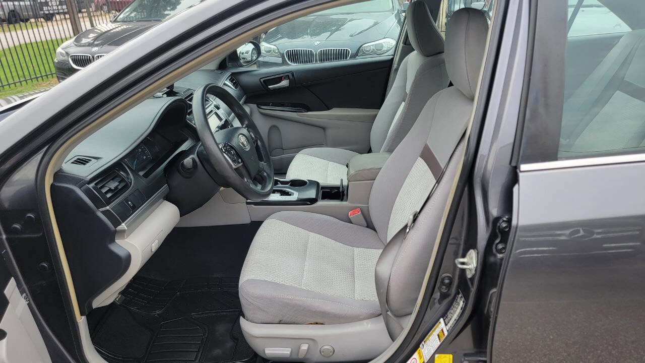 Used 2013 Toyota Camry LE FWD image 17