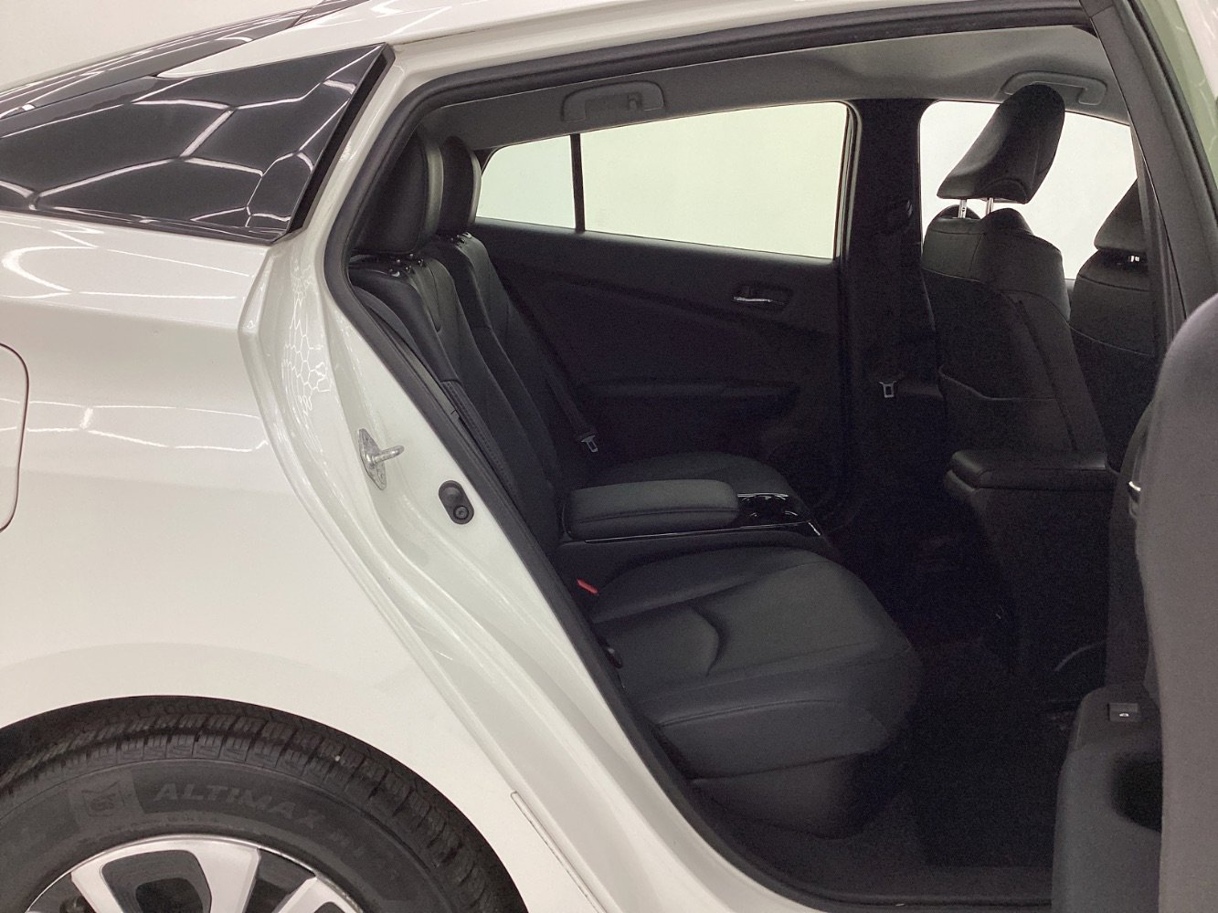 Used 2018 Toyota Prius Prime Premium image 21