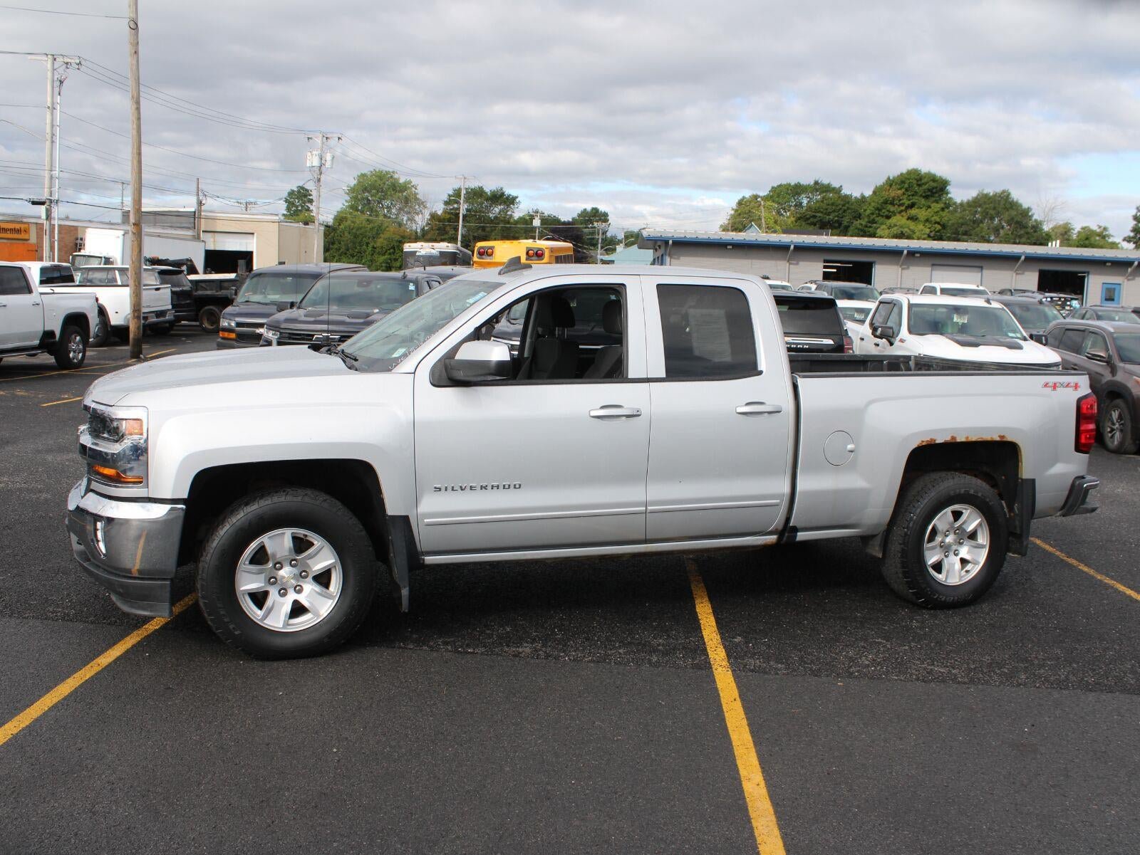 Used 2017 Chevrolet Silverado 1500 LT w/ All Star Edition AWD/4WD image 5