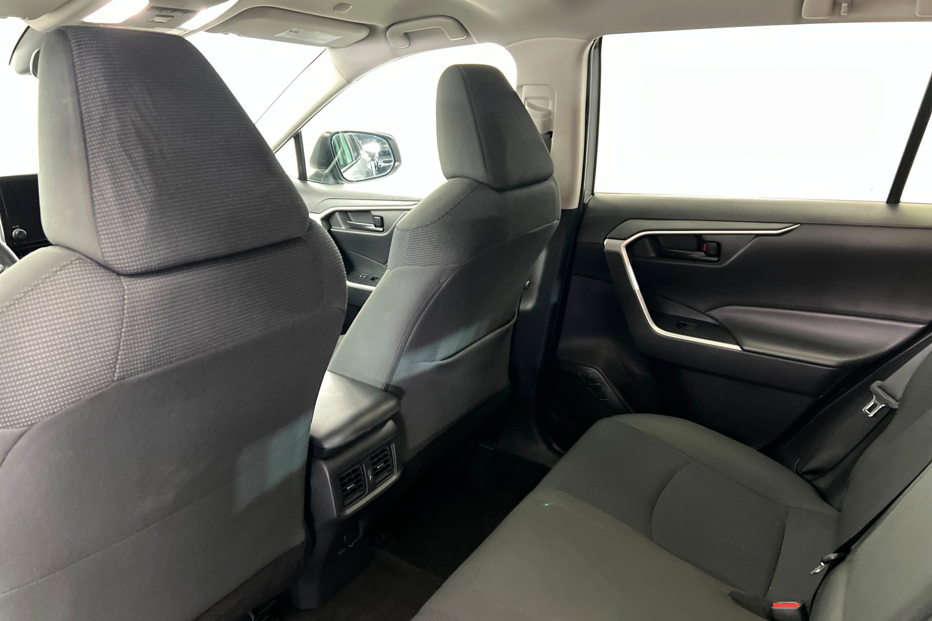 Used 2024 Toyota RAV4 LE image 20