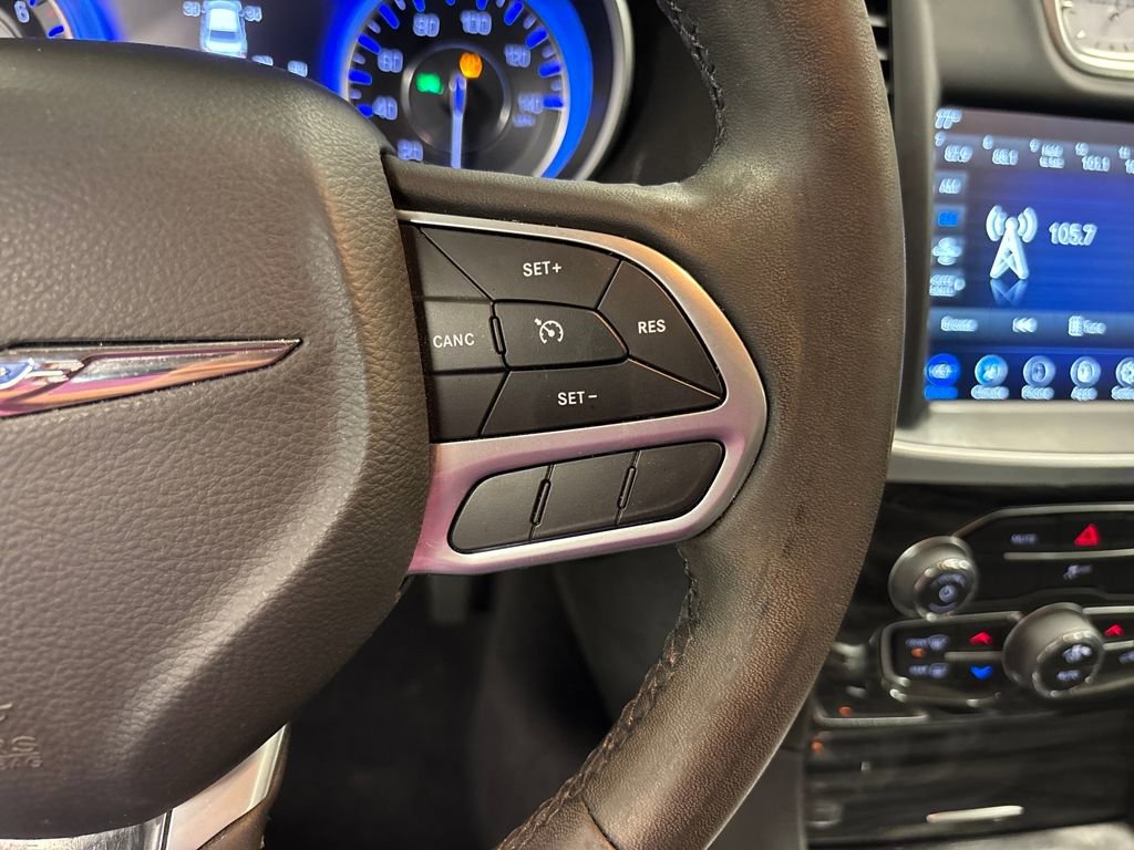 Used 2022 Chrysler 300 Touring w/ Sport Appearance Package image 29