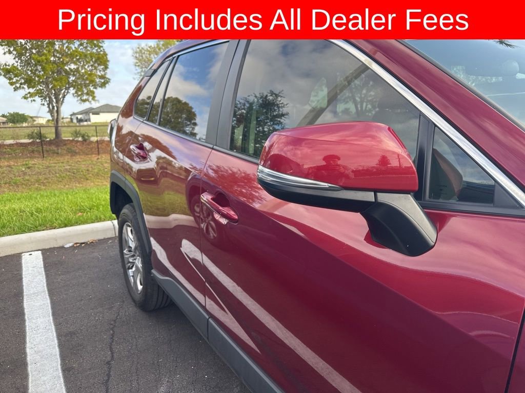 Used 2022 Toyota RAV4 XLE w/ Convenience Package FWD image 7