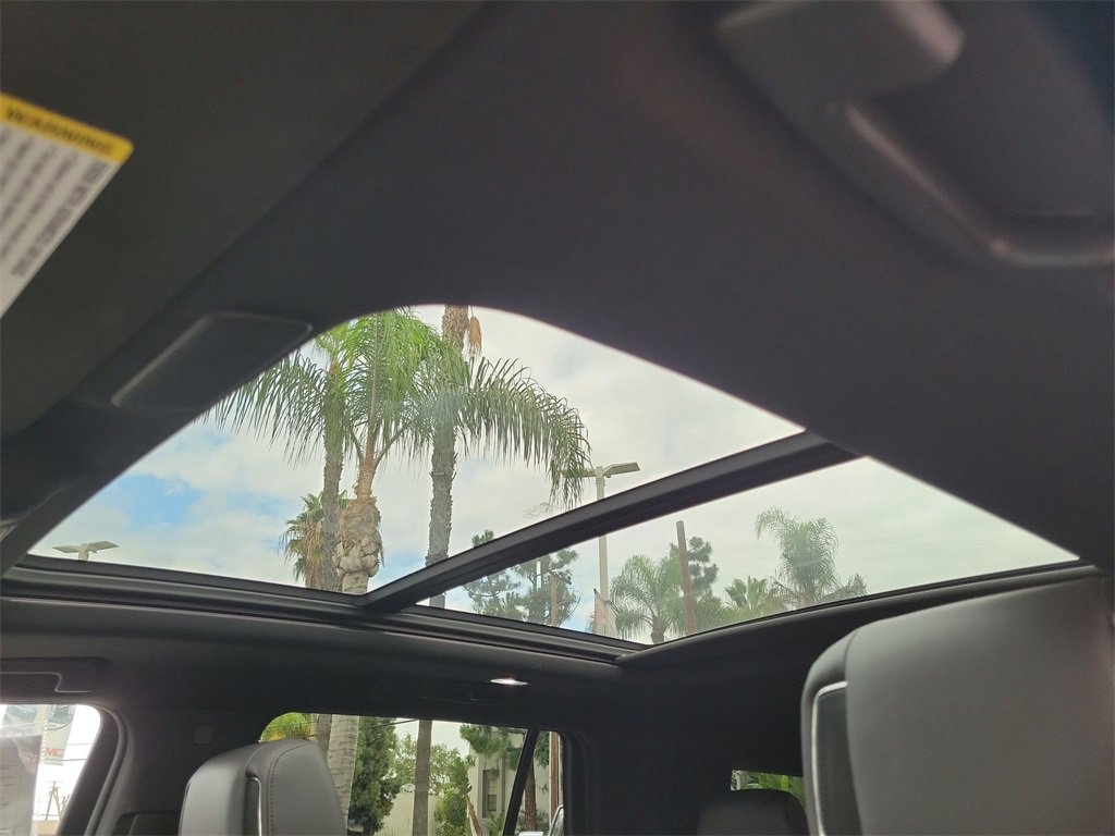 Certified 2023 Cadillac Escalade Sport w/ LPO, ONYX Package image 18