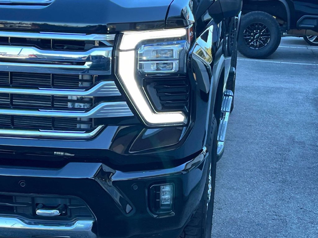 Certified 2024 Chevrolet Silverado 2500 High Country w/ High Country Premium Package AWD/4WD image 9