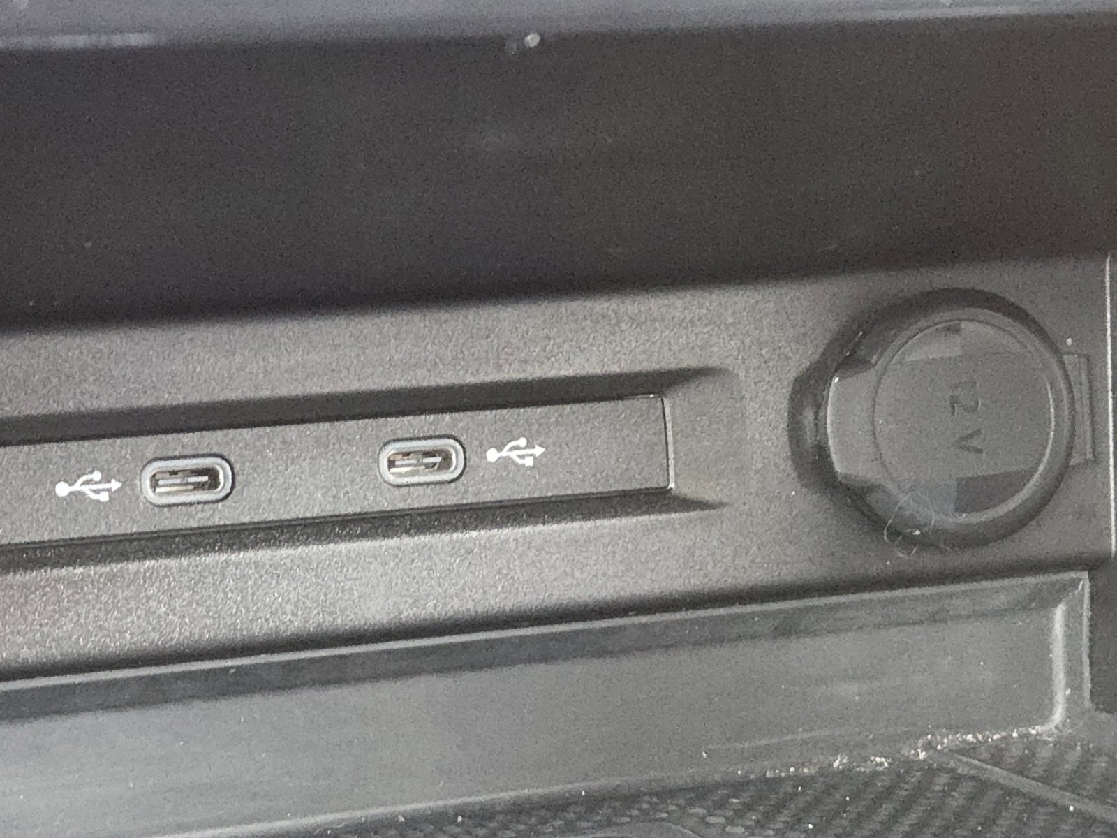 Used 2022 Volkswagen Tiguan SEL R-Line image 31