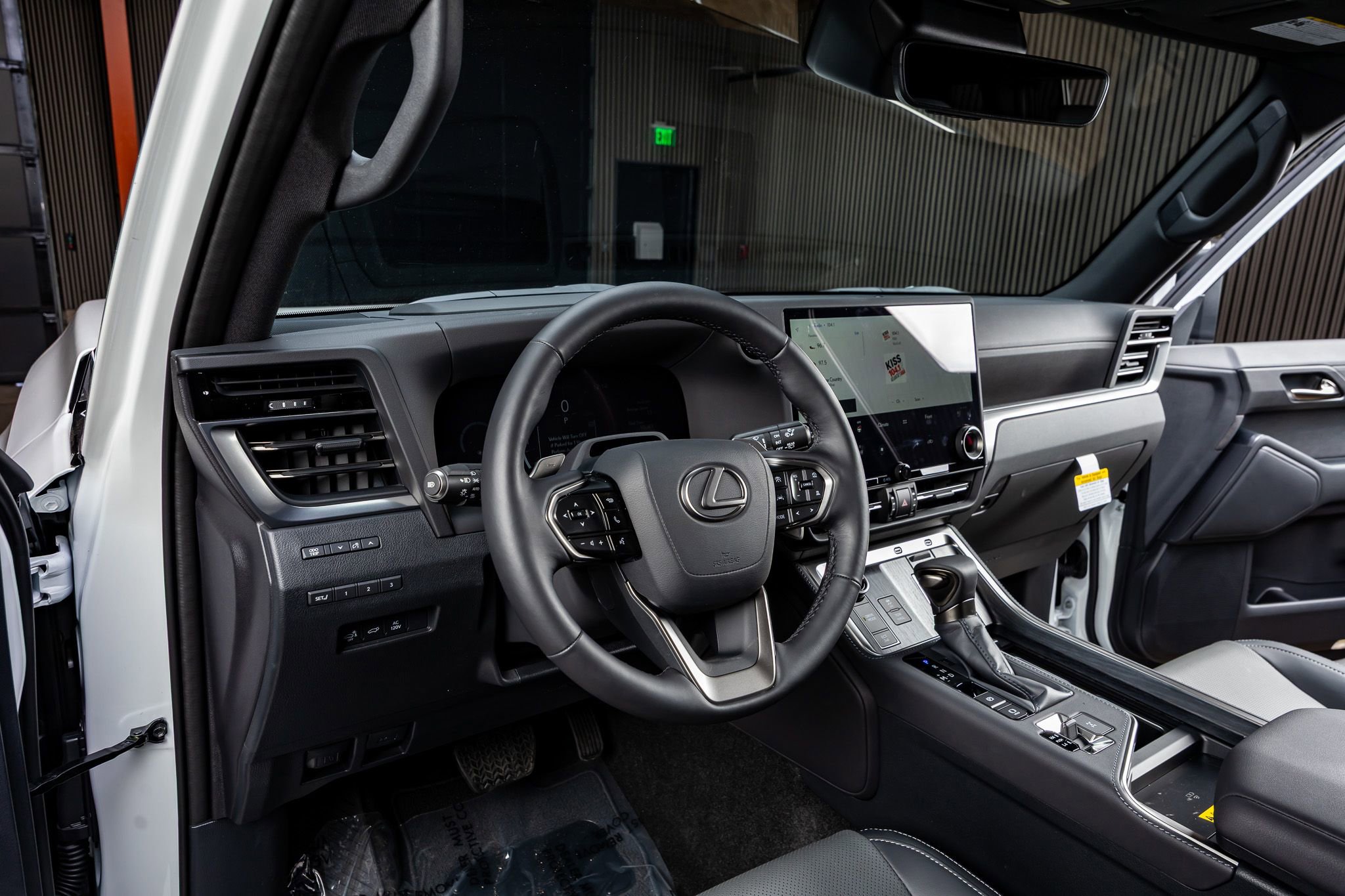 Used 2025 Lexus GX 550 image 17