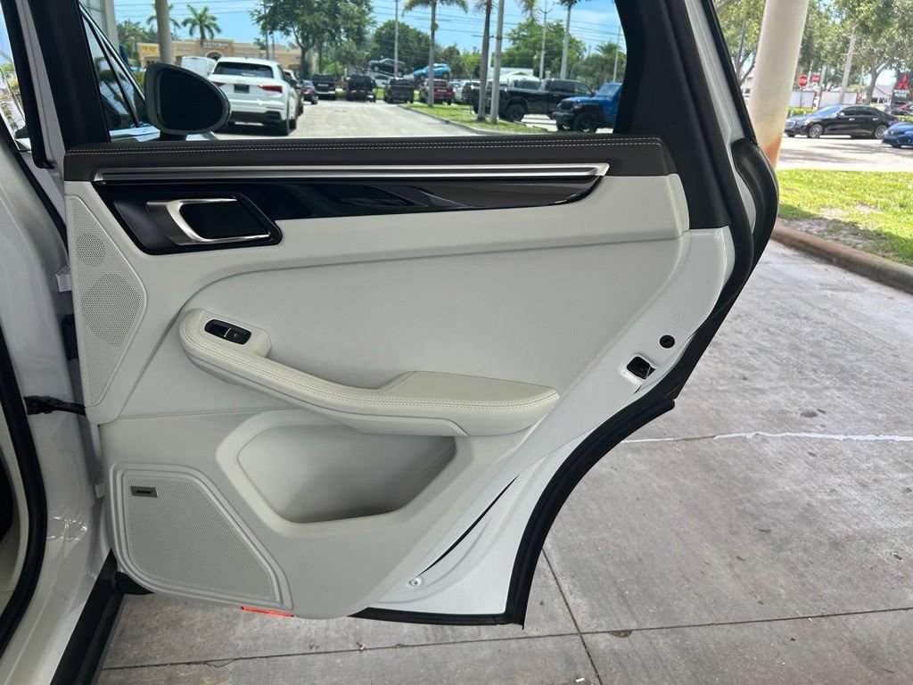 Used 2021 Porsche Macan S AWD/4WD image 31