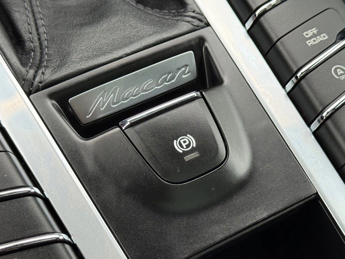 Used 2015 Porsche Macan S AWD/4WD image 37