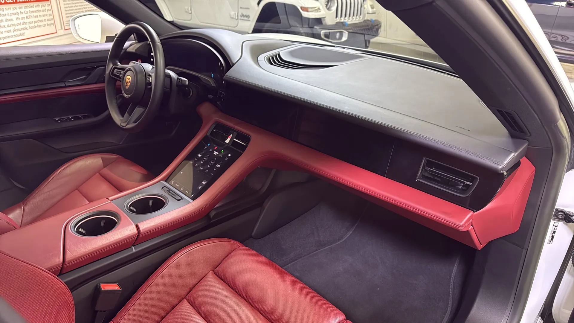 Used 2023 Porsche Taycan image 17