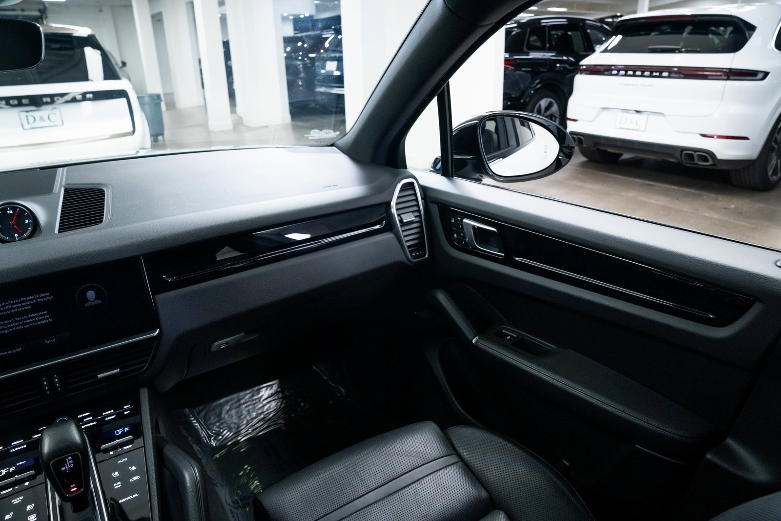 Used 2022 Porsche Cayenne Base w/ Premium Package image 11