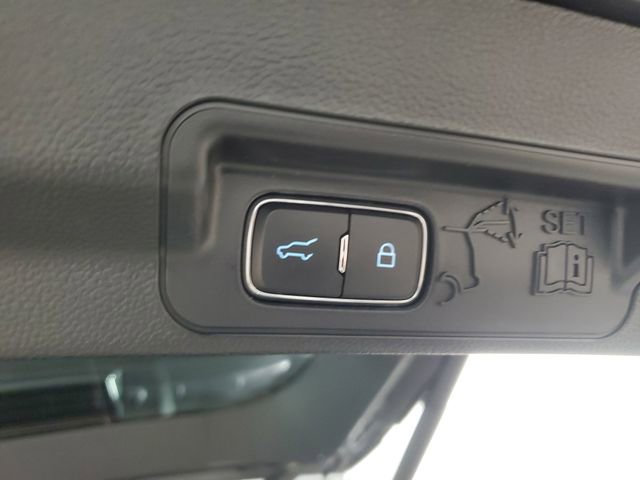 Used 2023 Ford Explorer Platinum w/ Technology Package image 9