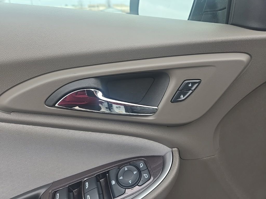 Used 2025 Chevrolet Malibu LT image 16