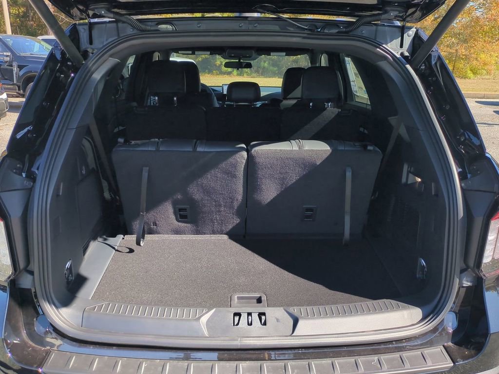 New 2026 Ford Explorer ST-Line image 13