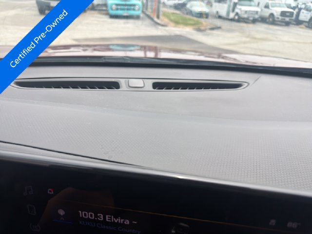 Used 2025 Chevrolet Trax LT w/ LT Convenience Package FWD image 19