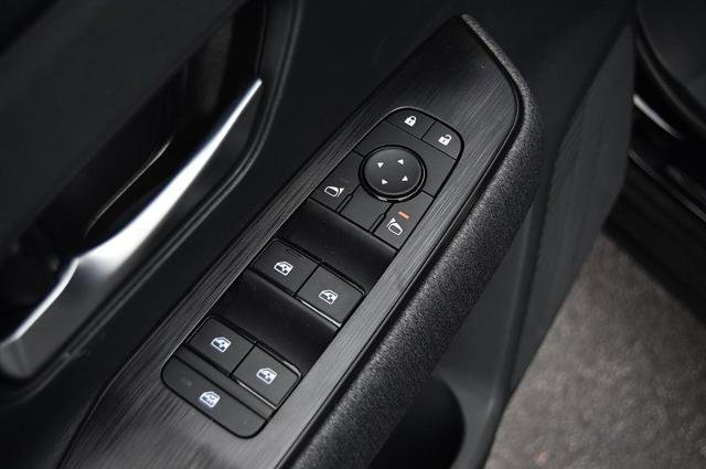 New 2026 Nissan Kicks SV w/ SV Premium Package image 8