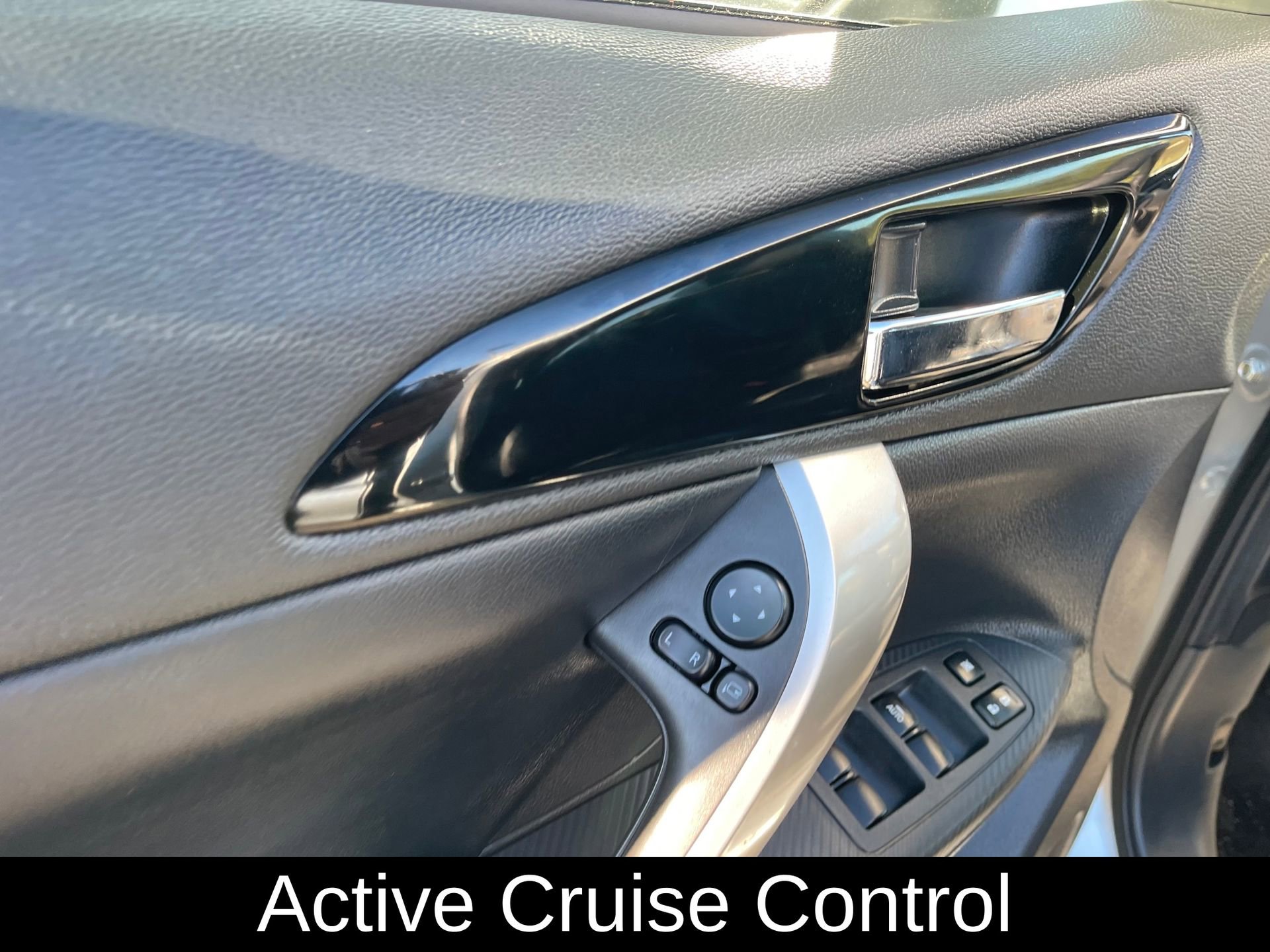 Used 2025 Mitsubishi Eclipse Cross Black Edition image 12