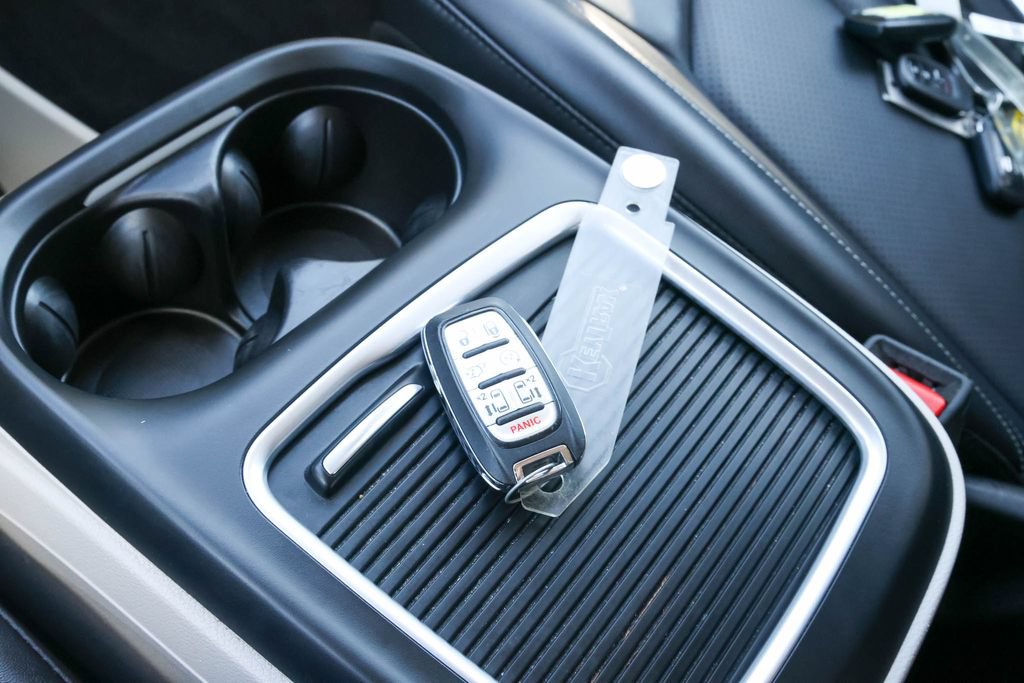 Used 2024 Chrysler Pacifica Touring-L FWD image 14