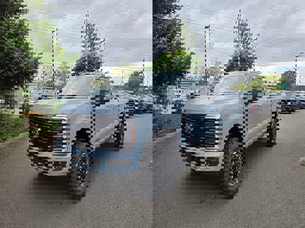 New 2025 Ford F350 Platinum w/ Tremor Off-Road Package