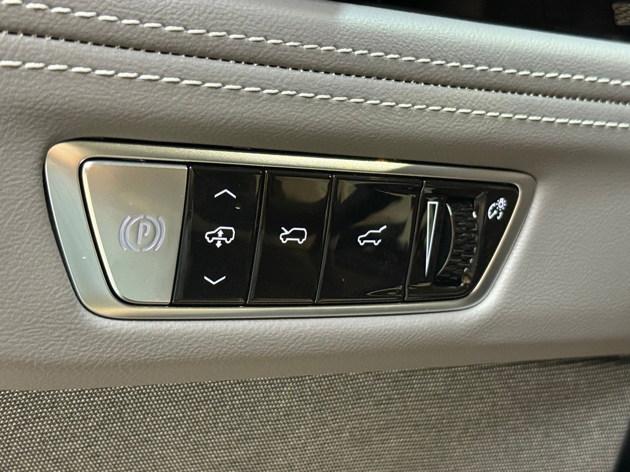 New 2025 Cadillac Escalade IQ Luxury 1 w/ Smart Trailering package image 18