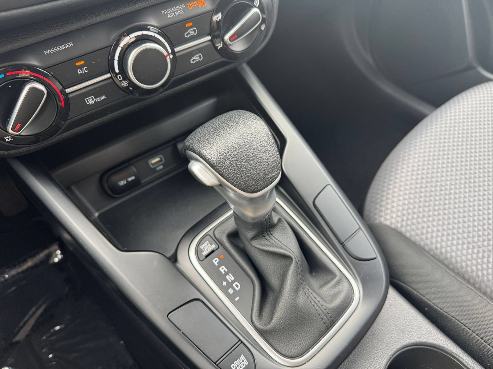 Used 2025 Kia Soul LX w/ LX Technology Package FWD image 39