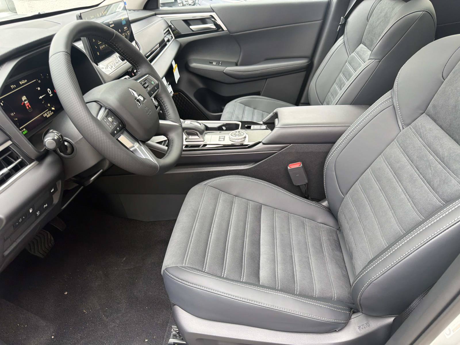 New 2026 Mitsubishi Outlander SE AWD/4WD image 16