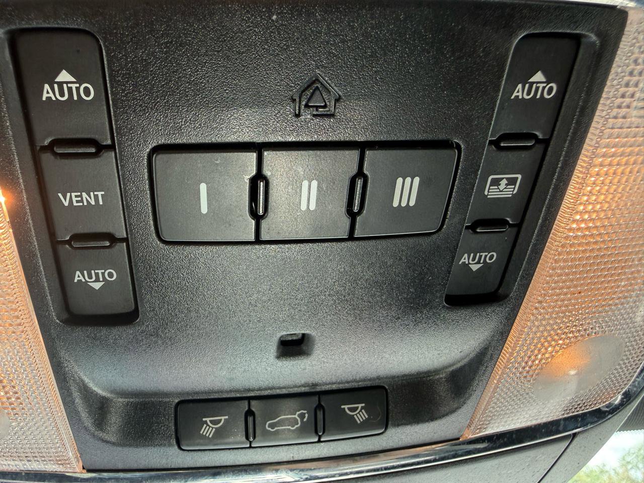 Used 2018 Jeep Grand Cherokee Overland AWD/4WD image 18