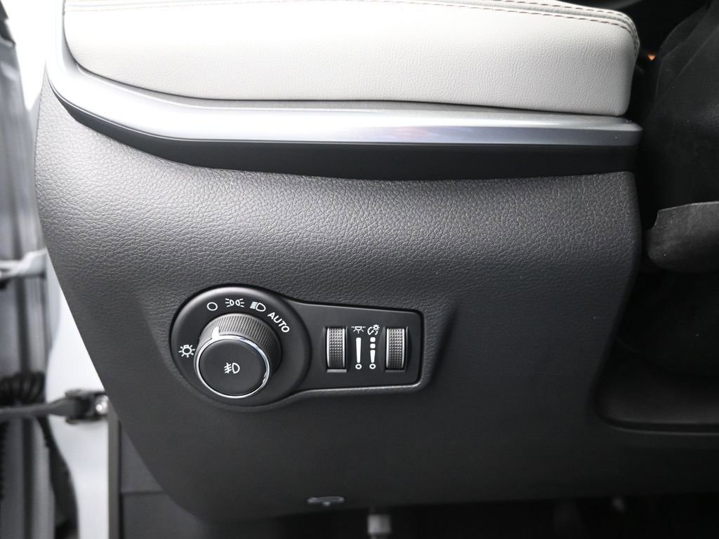 New 2026 Jeep Compass Limited image 25