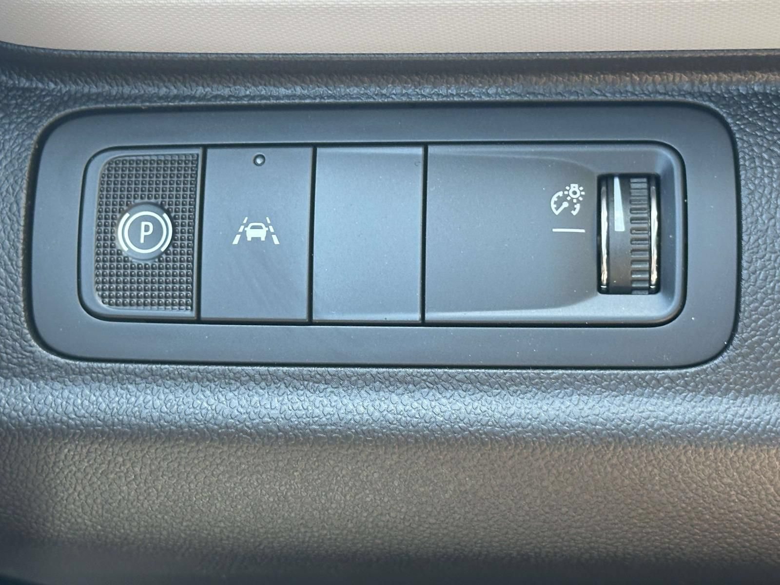 New 2027 Chevrolet Bolt LT FWD image 17