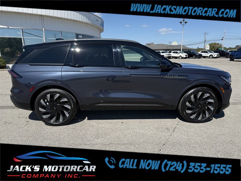 Used 2024 Lincoln Nautilus Reserve w/ Jet Appearance Package (87T) image 3
