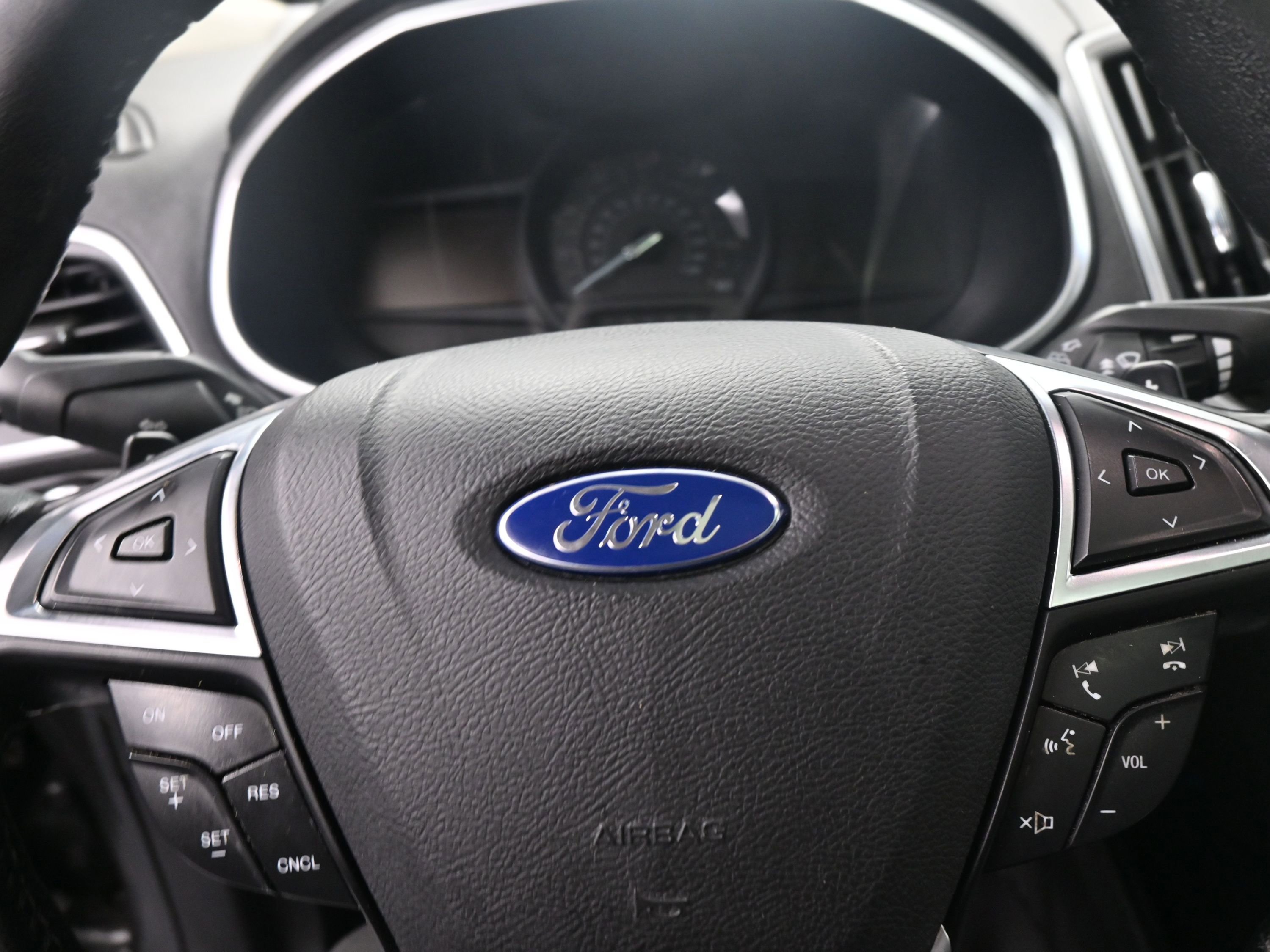 Used 2016 Ford Edge Titanium w/ Equipment Group 301A AWD/4WD image 17