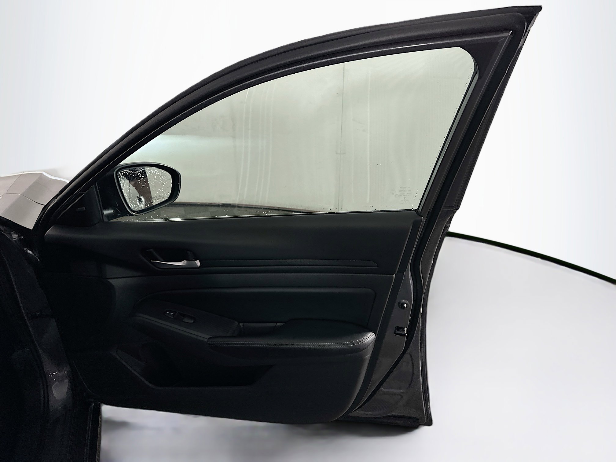 Used 2025 Nissan Altima 2.5 SV image 30