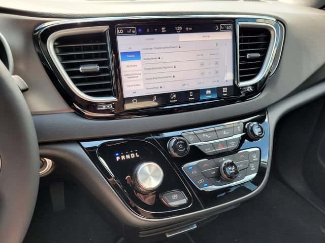 New 2026 Chrysler Voyager LX FWD image 18