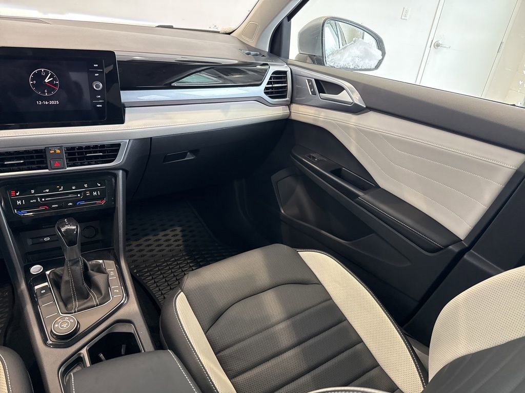 Used 2025 Volkswagen Taos SEL image 14