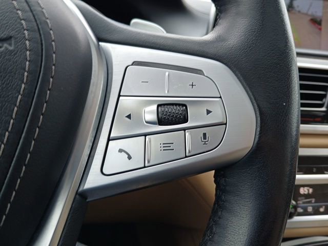 Used 2022 BMW 740i w/ Premium Package image 27