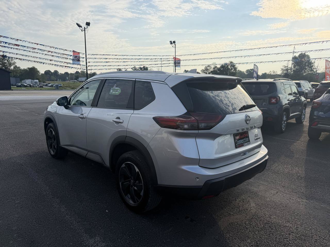 Used 2024 Nissan Rogue SV w/ SV Premium Package AWD/4WD image 8