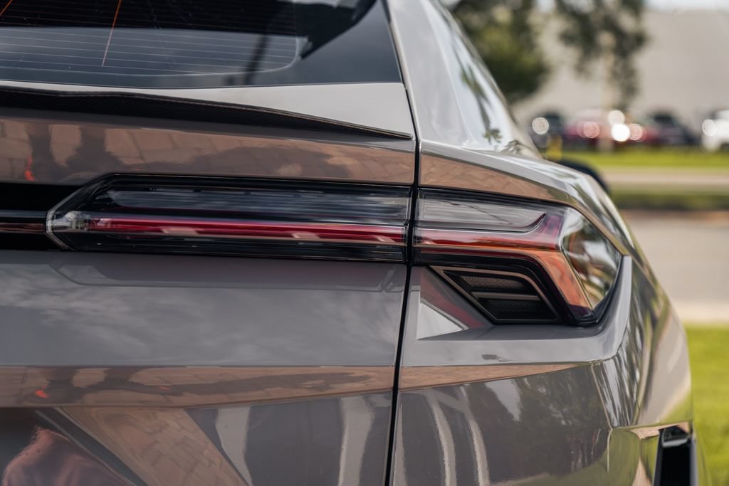 Used 2024 Lamborghini Urus Performante AWD/4WD image 13