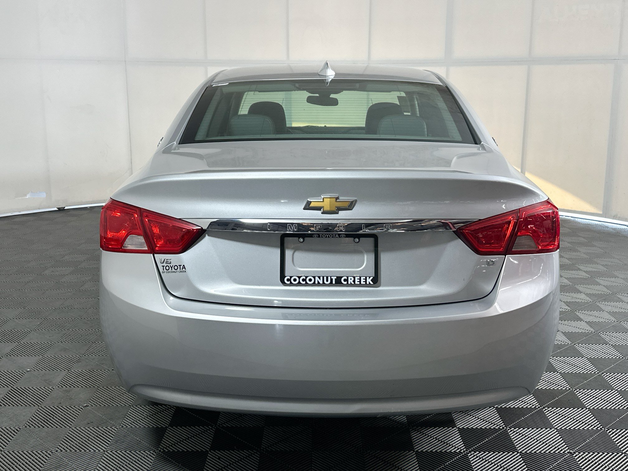 Used 2018 Chevrolet Impala LT FWD image 4