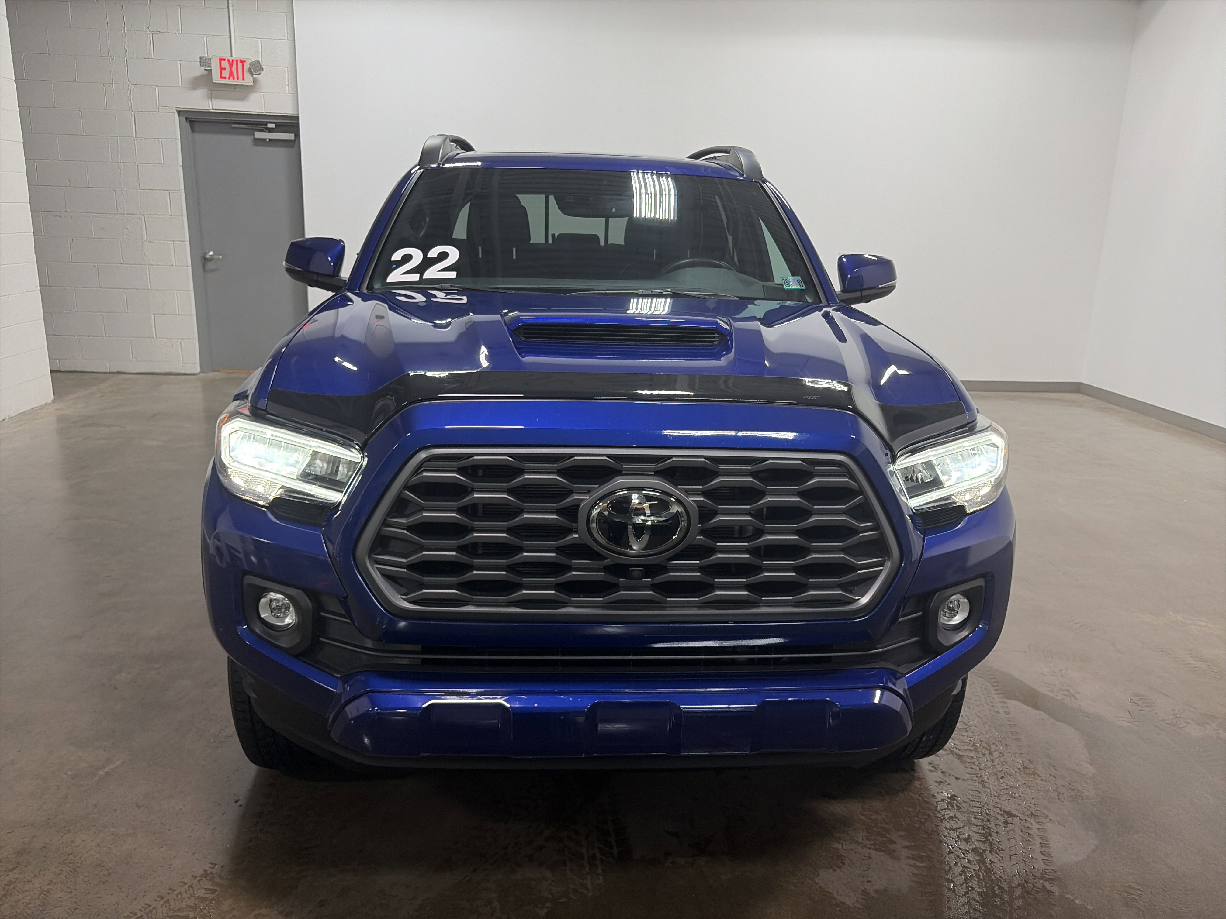 Used 2022 Toyota Tacoma TRD Sport w/ TRD Premium Sport Package AWD/4WD image 40