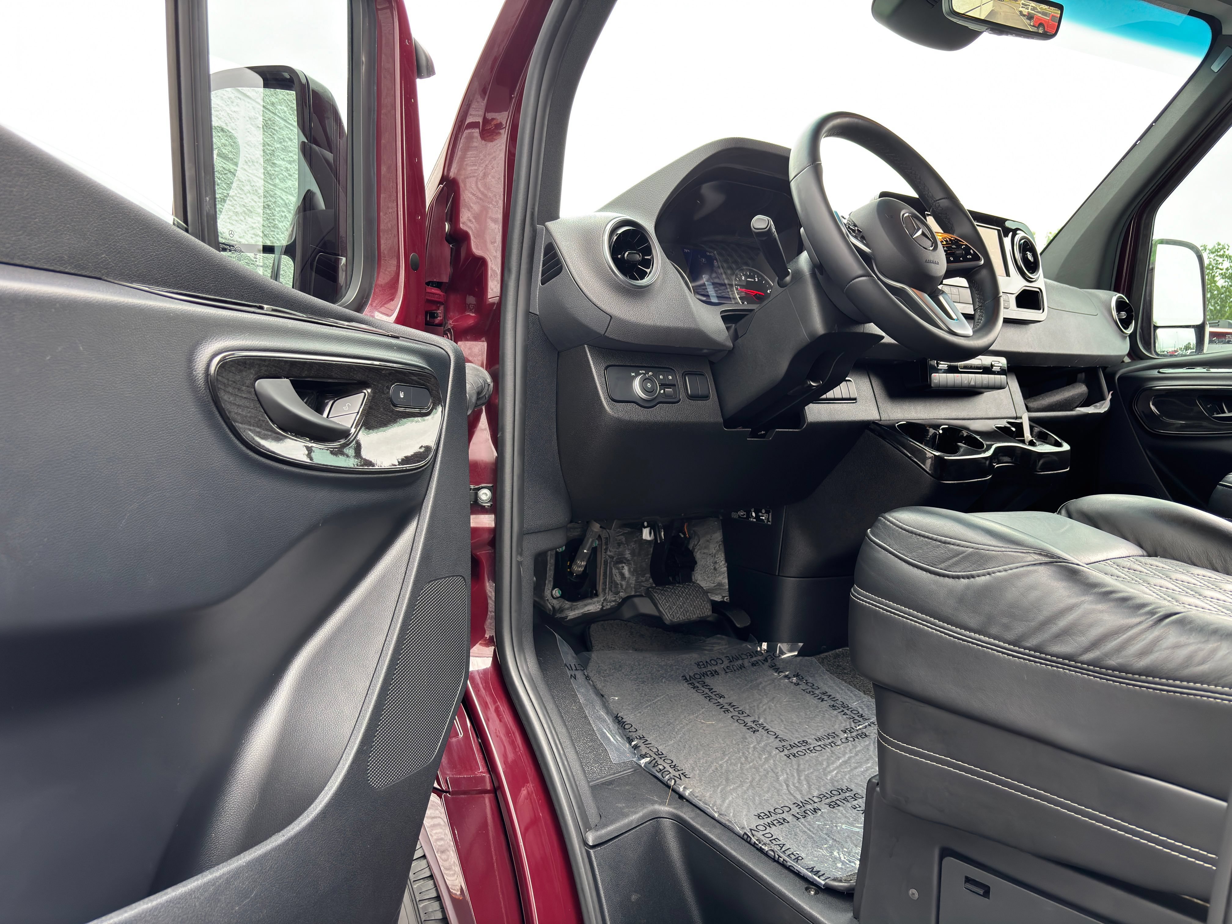 Used 2024 Mercedes-Benz Sprinter 2500 image 17